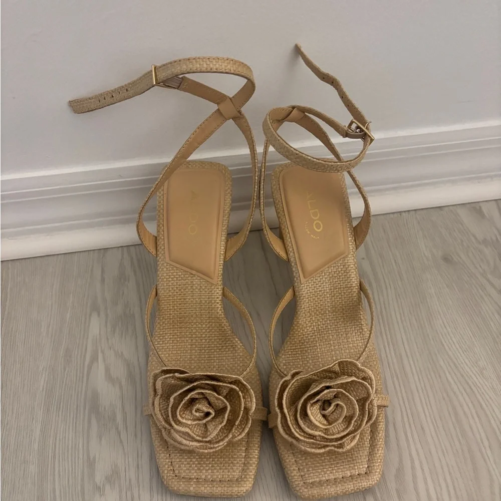 Aldo Sienna Mae Beige Heels with Rose Detail - Picture 4 of 6